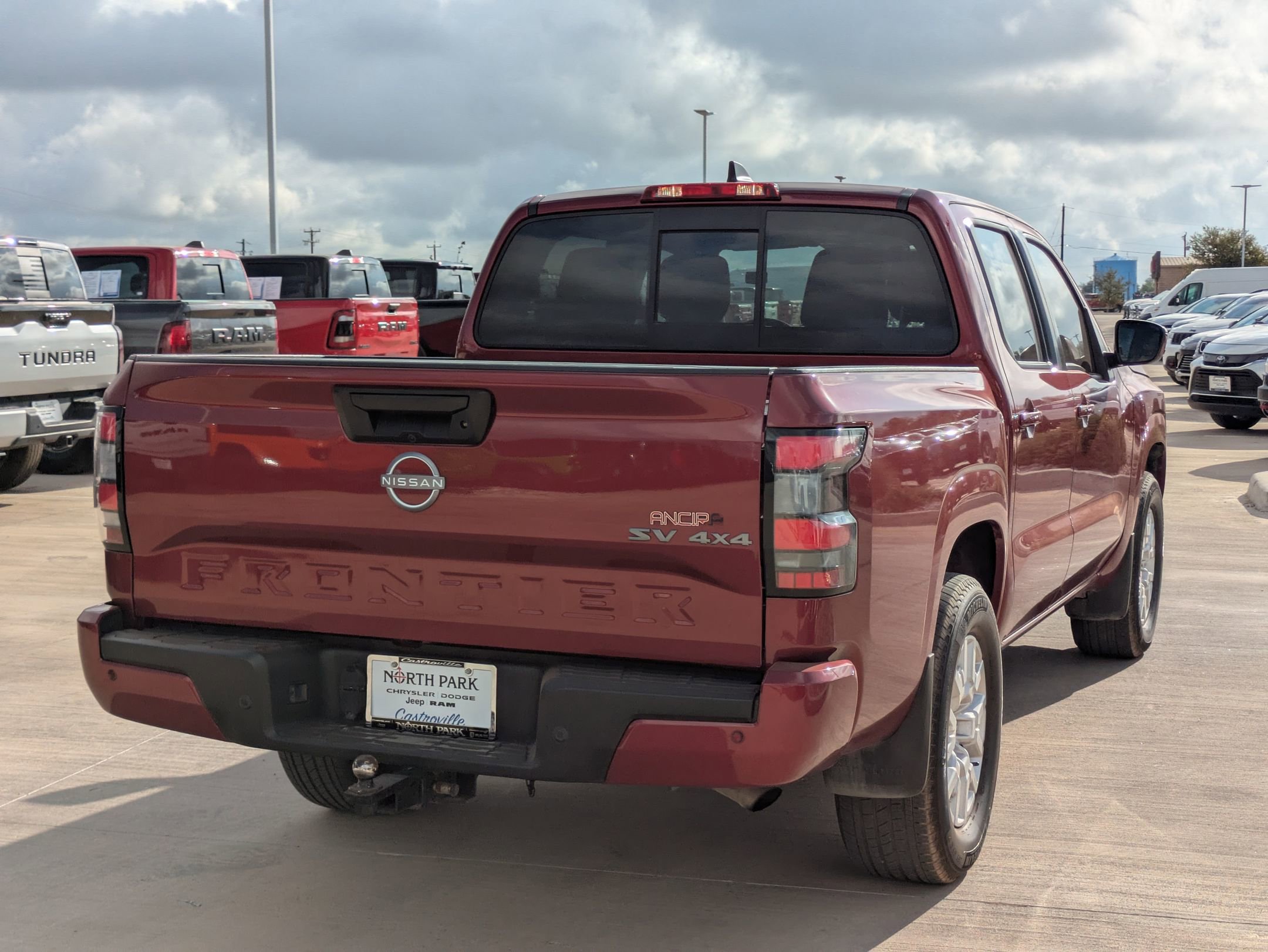2022 Nissan Frontier SV photo 2