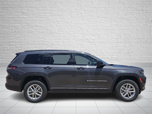 2025 Jeep Grand Cherokee Laredo photo 5