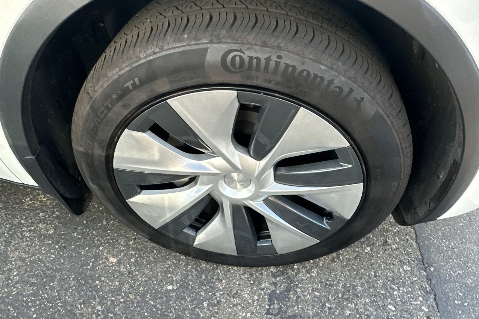 2022 Tesla Model Y Long Range photo 3