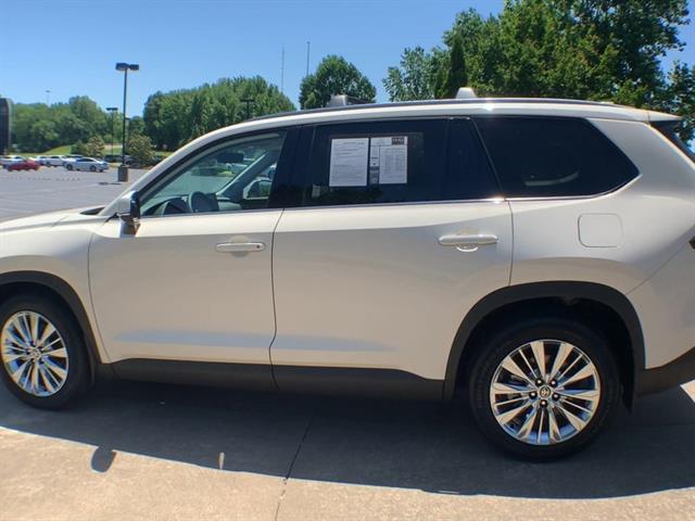 2024 Toyota Grand Highlander Platinum photo 3