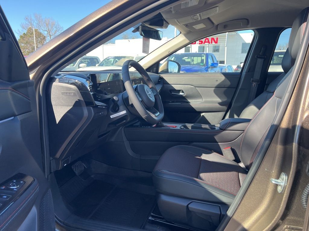 2025 Nissan Kicks SR photo 11