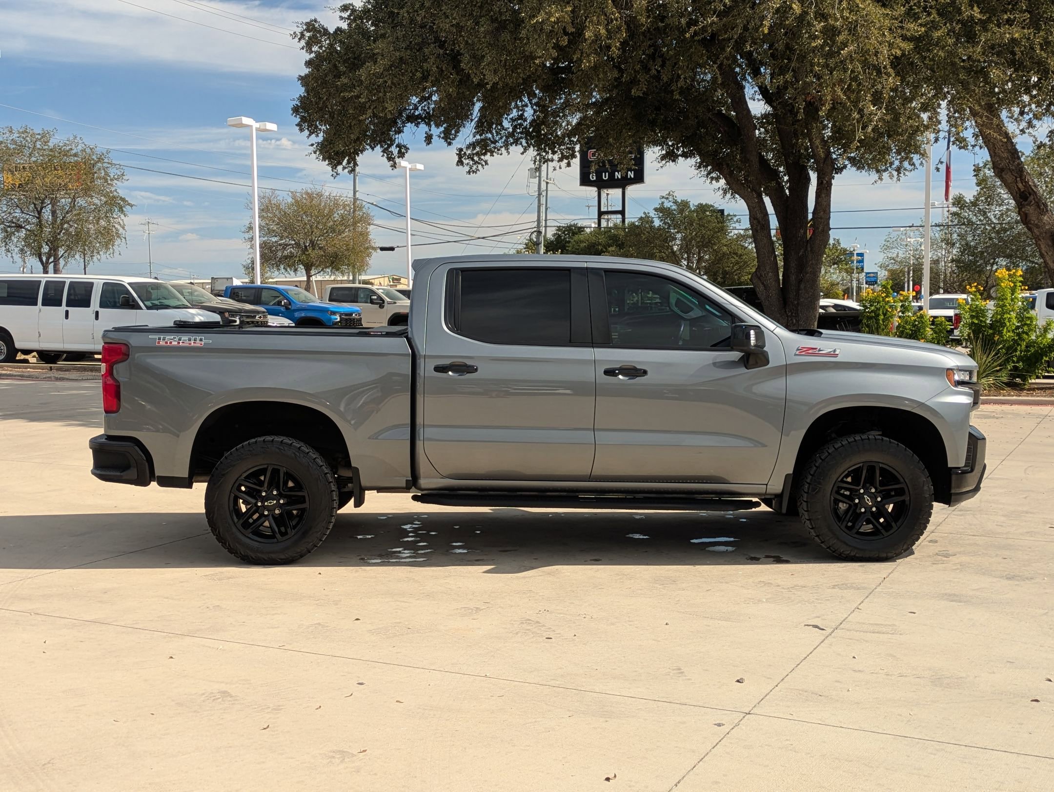2022 Chevrolet Silverado 1500 LT Trail Boss photo 2