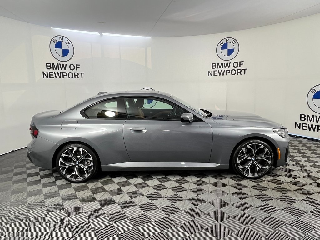 2025 Bmw 230i xDrive photo 2