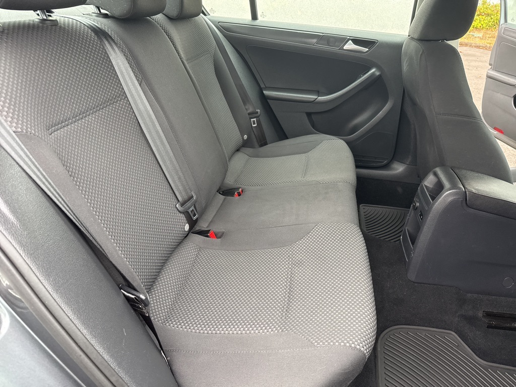 2013 Volkswagen Jetta 2.0 Base photo 17