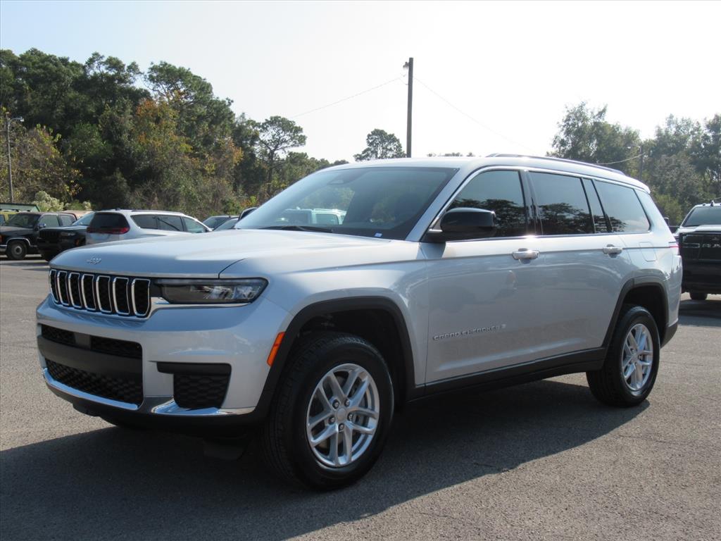 2025 Jeep Grand Cherokee Laredo X photo 3