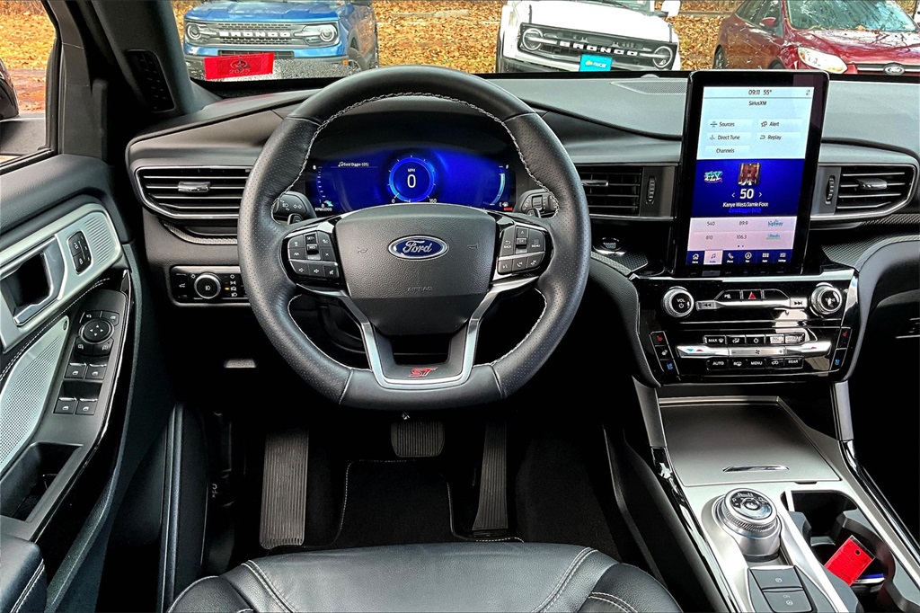 2023 Ford Explorer ST photo 16
