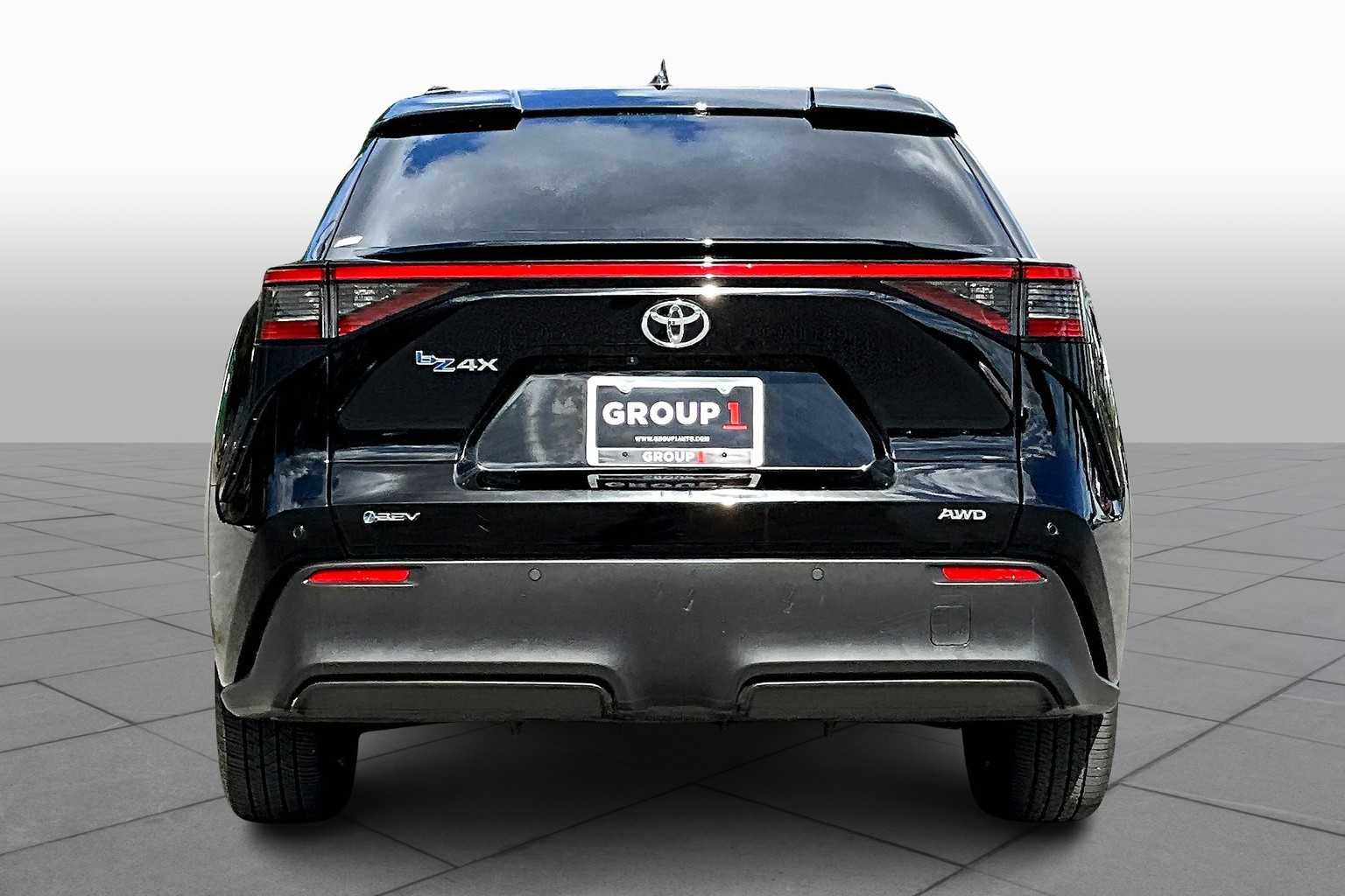 2024 Toyota bZ4X XLE photo 4