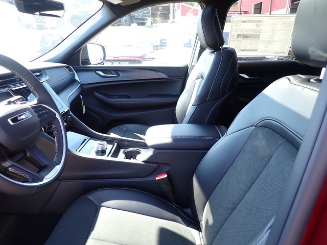 2025 Jeep Grand Cherokee Altitude X photo 11