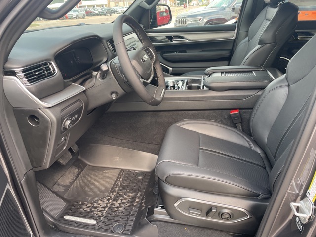 2025 Jeep Wagoneer Overland Series II photo 3