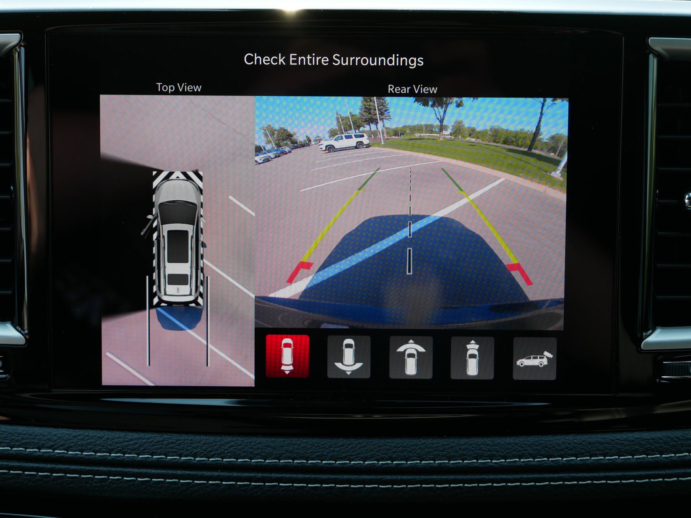 2025 Chrysler Pacifica photo 16