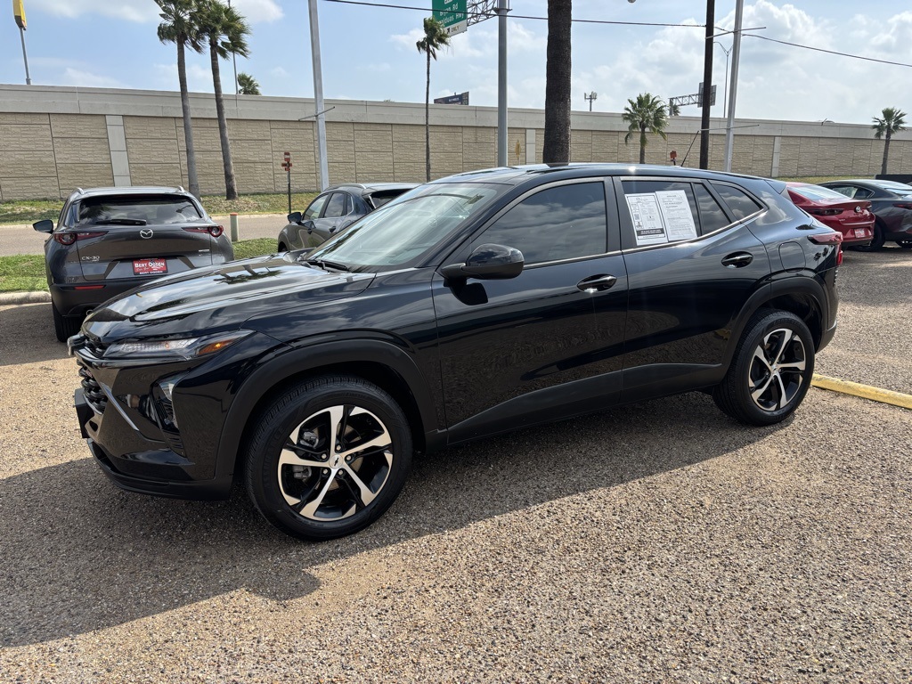 2024 Chevrolet Trax photo 2