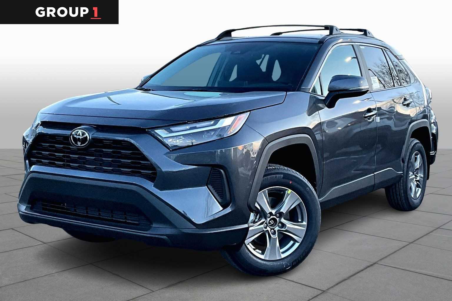 2025 Toyota RAV4 XLE's photo