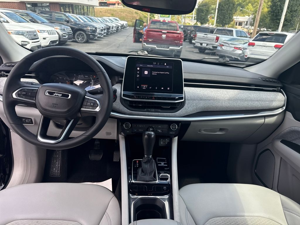 2022 Jeep Compass Latitude photo 11