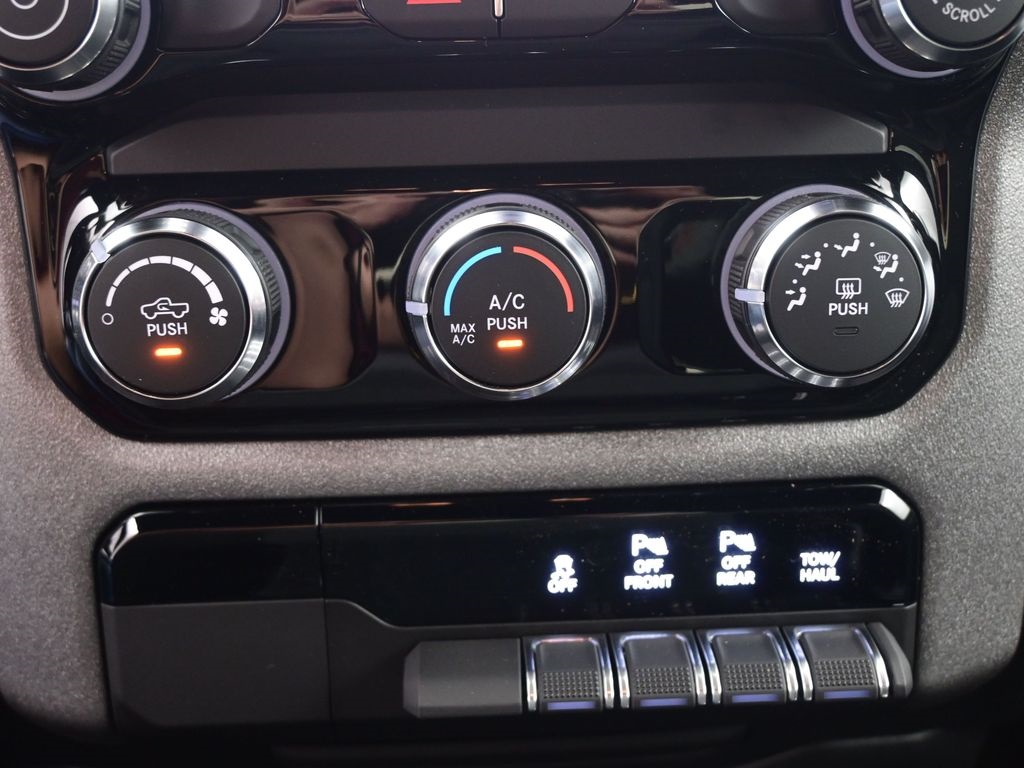 2025 Ram 1500 Tradesman photo 3