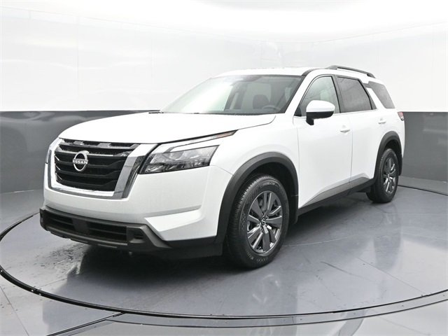 2025 Nissan Pathfinder SV's photo