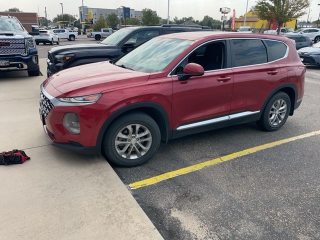 2019 Hyundai Santa Fe SE photo 2