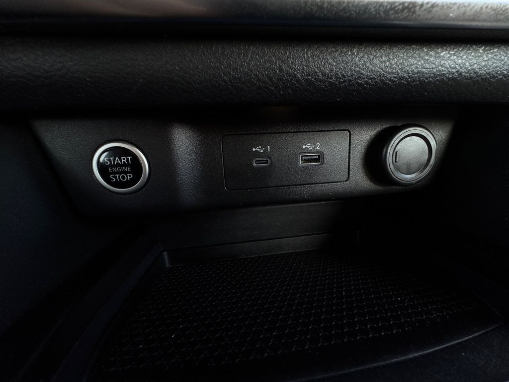 2022 Nissan Rogue SV photo 28
