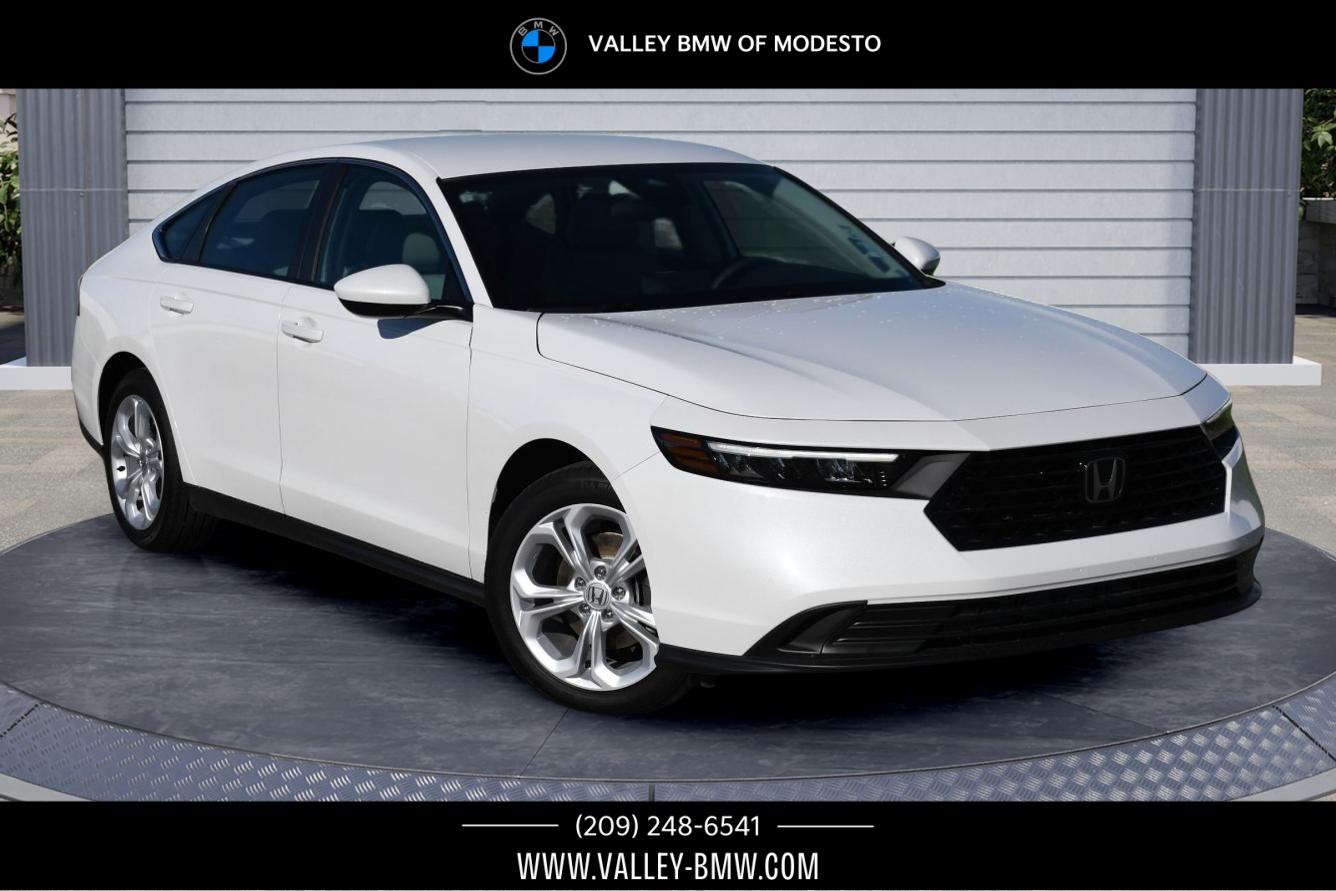 2025 Honda Accord LX's photo