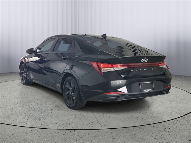2022 Hyundai Elantra SEL Convenience photo 4