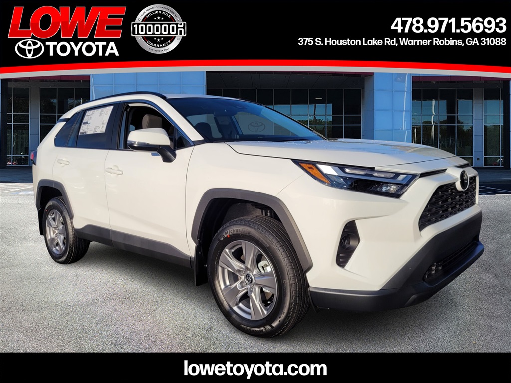 2025 Toyota RAV4 XLE's photo
