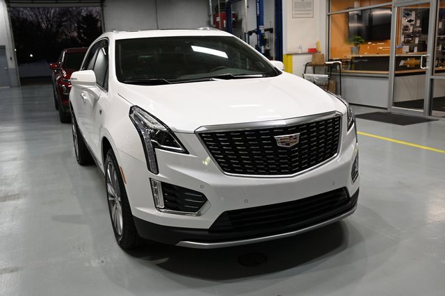 2025 Cadillac XT5 Premium Luxury photo 3