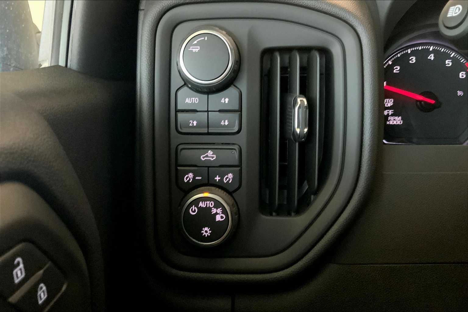 2024 Chevrolet Silverado 1500 Custom Trail Boss photo 29