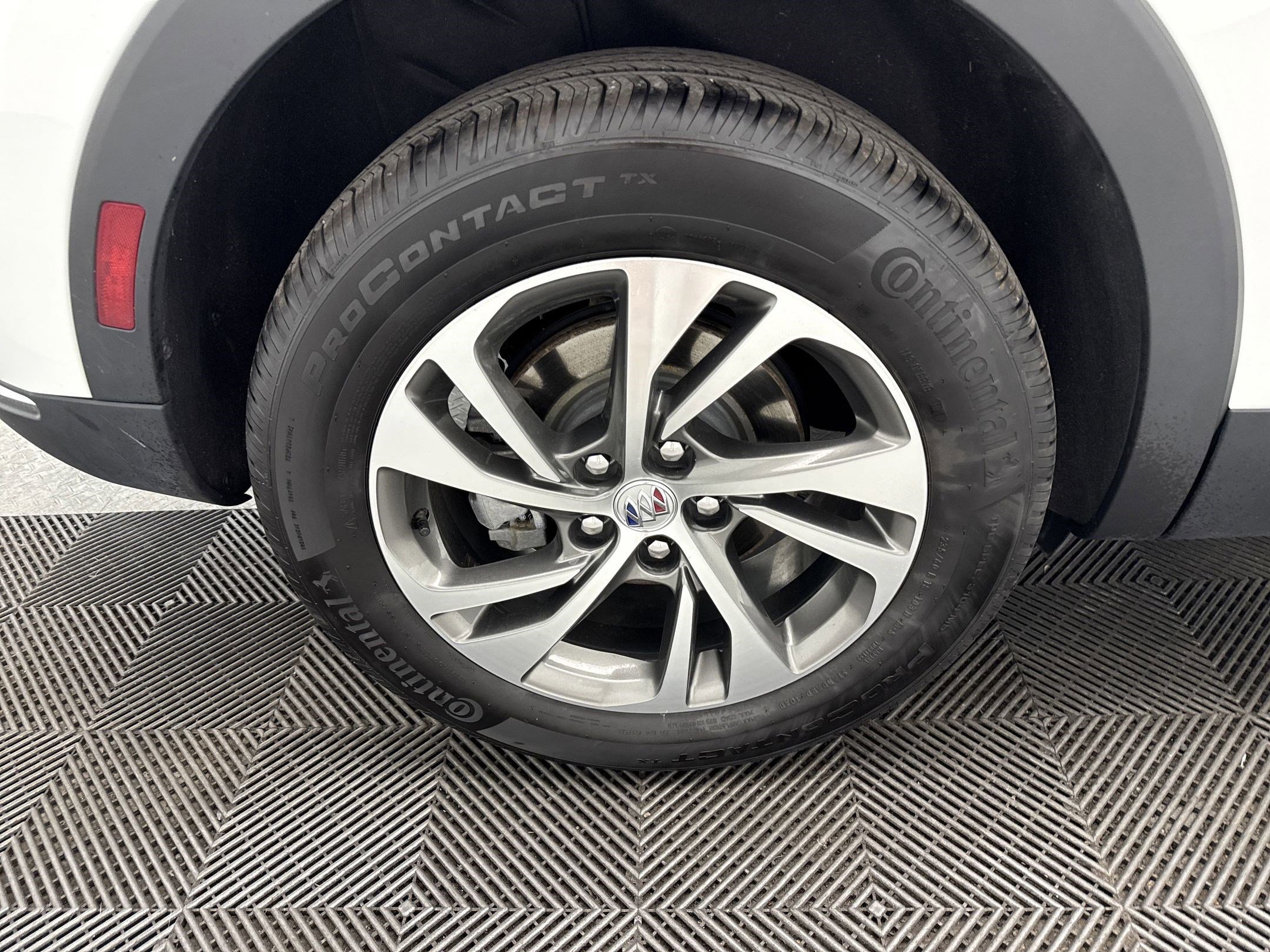 2022 Buick Envision Essence photo 11