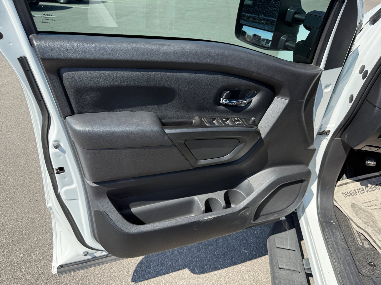2023 Nissan Titan SV photo 21