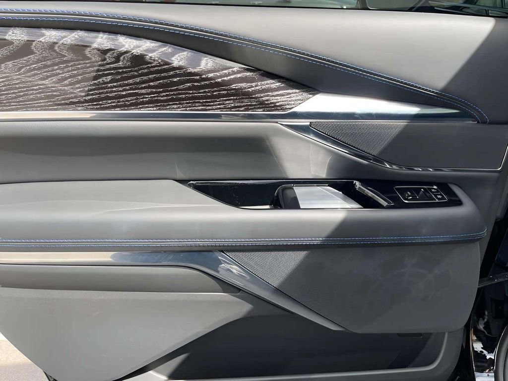 2025 Cadillac Escalade IQ Luxury photo 34