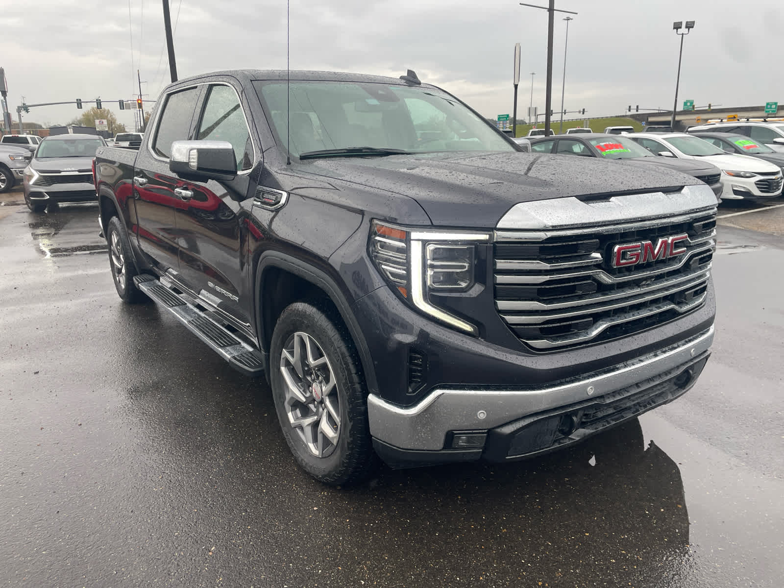 2023 GMC Sierra 1500 SLT's photo