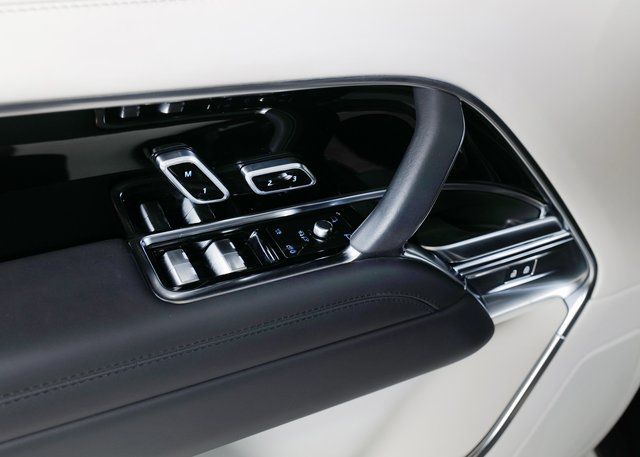 2023 Land Rover Range Rover Autobiography photo 25