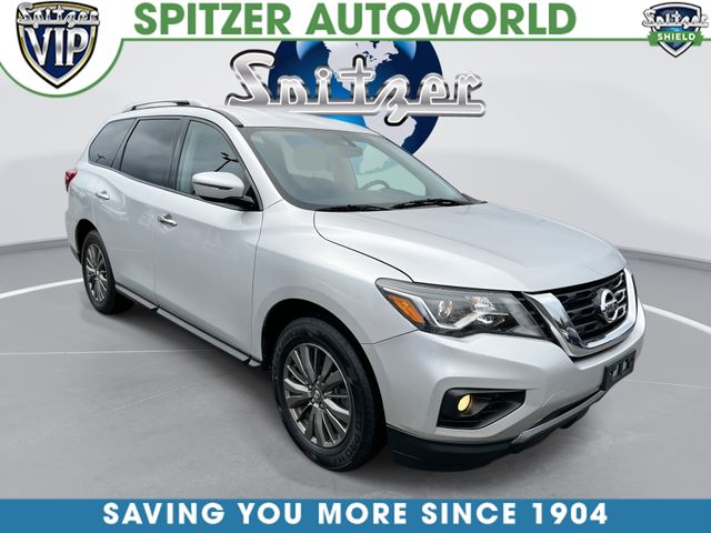 2017 Nissan Pathfinder SV's photo