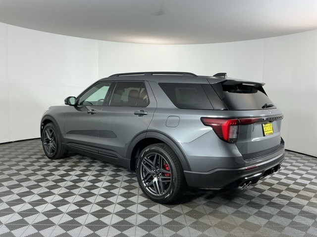 2025 Ford Explorer ST photo 4