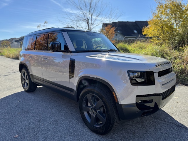 2026 Land Rover Defender 110 S photo 4