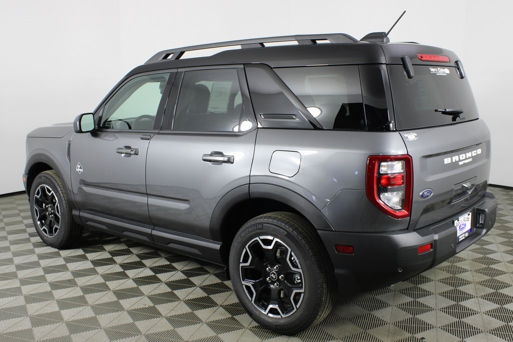 2025 Ford Bronco Sport Outer Banks photo 2