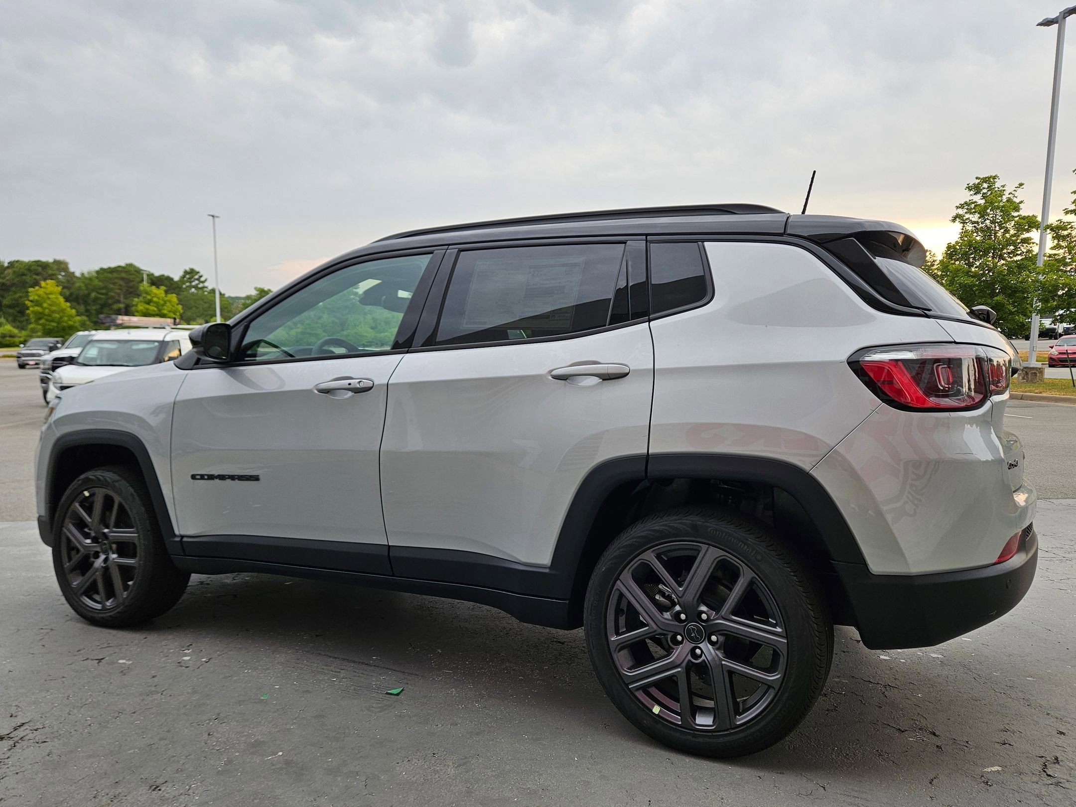 2025 Jeep Compass Limited photo 2