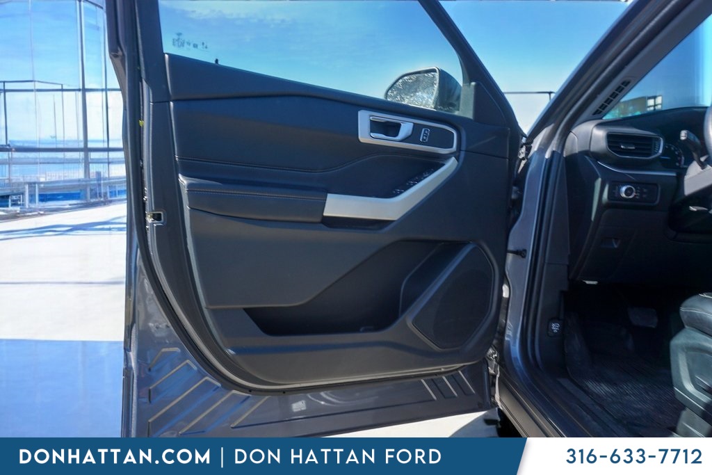 2022 Ford Explorer XLT photo 16