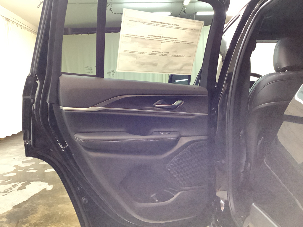 2025 Jeep Grand Cherokee Limited photo 9