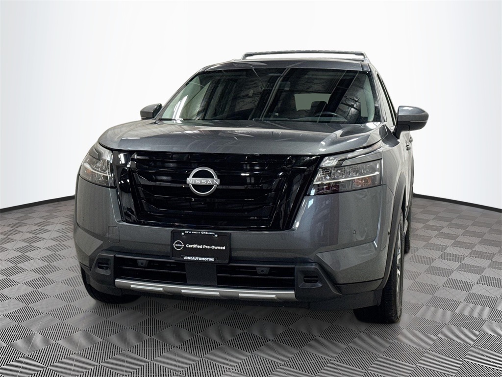 2023 Nissan Pathfinder SL's photo