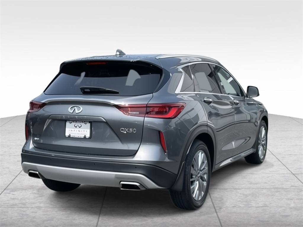 2023 Infiniti QX50 Luxe photo 3