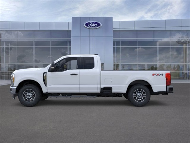 2025 Ford F-350 XLT photo 3