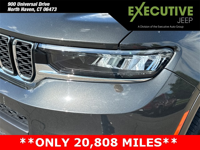 2022 Jeep Grand Cherokee Limited photo 2