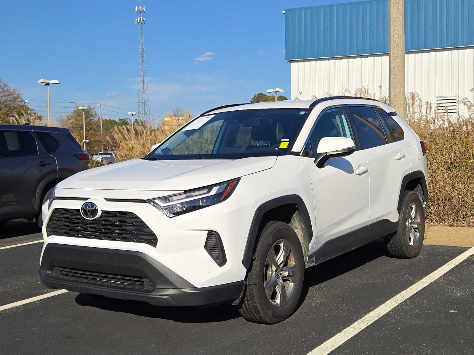 2024 Toyota RAV4 XLE photo 3