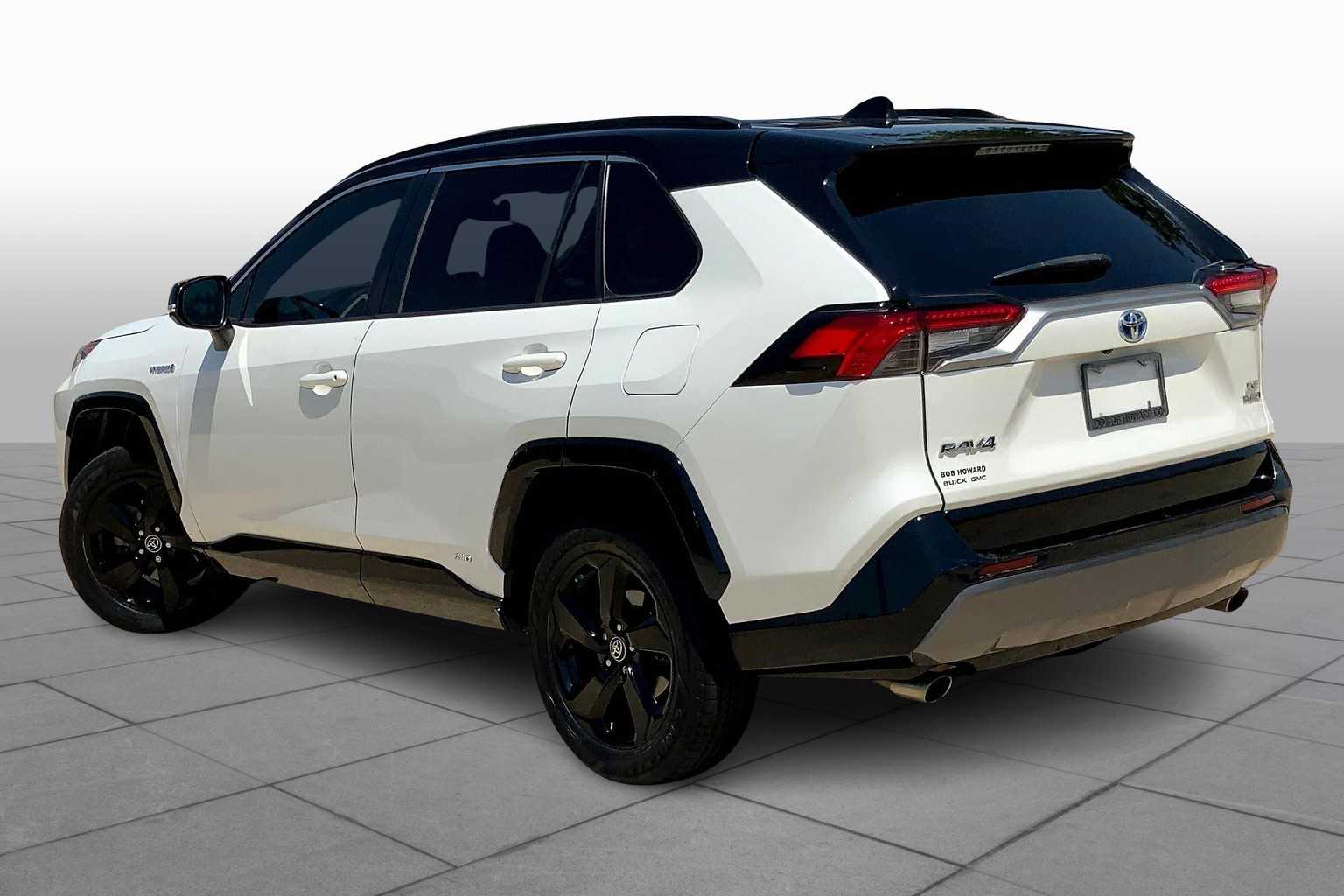 2019 Toyota RAV4 Hybrid XSE photo 10