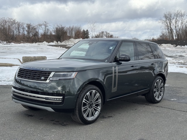 2026 Land Rover Range Rover SE's photo