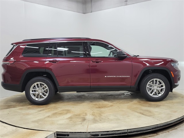 2025 Jeep Grand Cherokee Laredo X photo 3