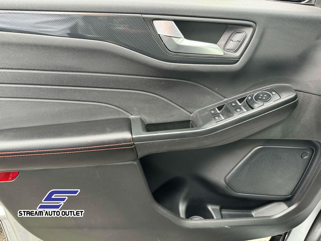 2024 Ford Escape ST-Line photo 14