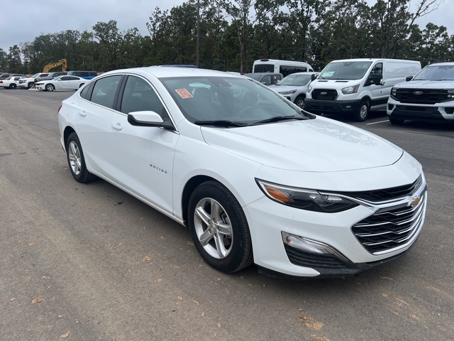 2024 Chevrolet Malibu LS photo 3