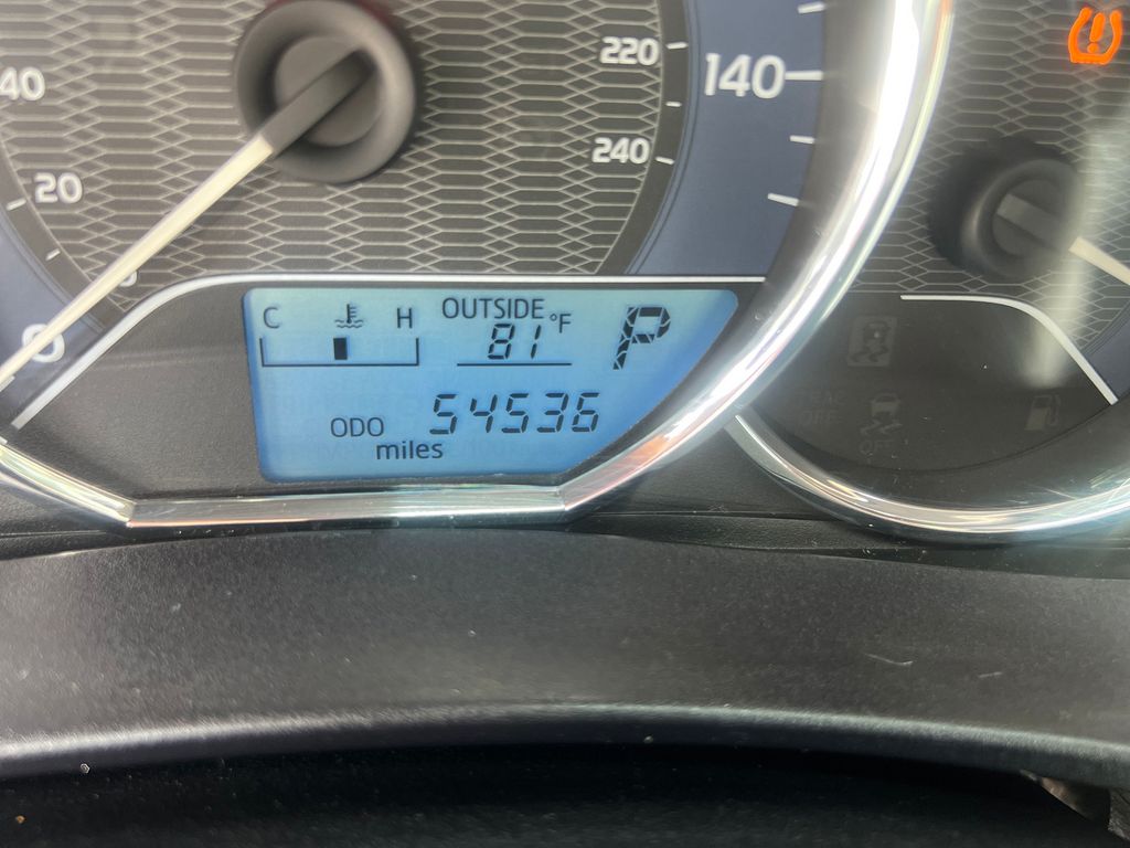 2014 Toyota Corolla LE photo 16