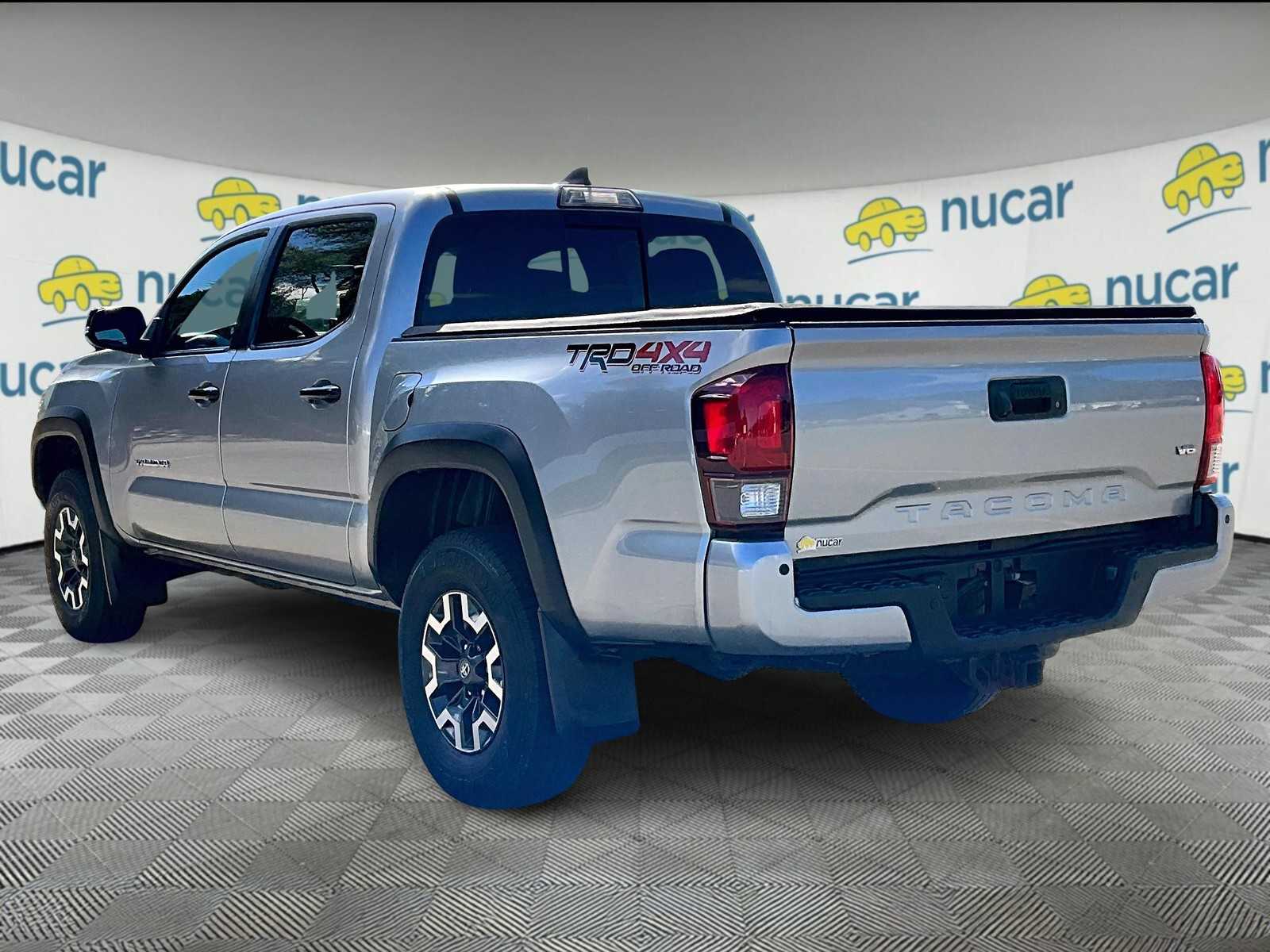 2019 Toyota Tacoma TRD photo 4